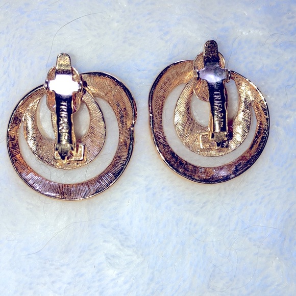 Trifari Necklace and Earrings - Picture 6 of 6